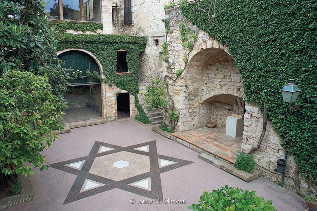 Girona Guided Exclusive Tour reduced groups.